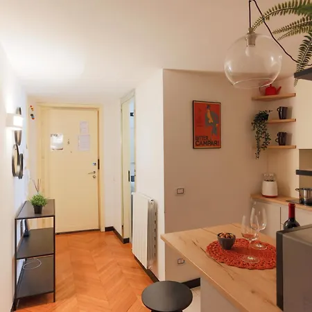 The Rent - Colorful In Station Daire